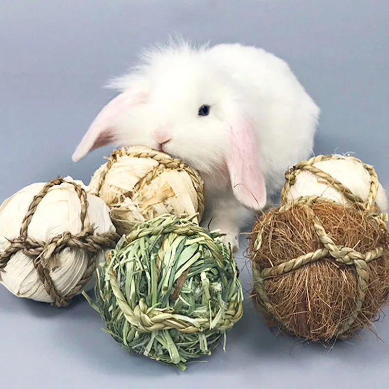 7CM Chewing Braided Natural Grass Ball