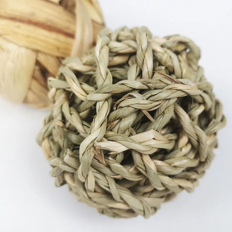 7CM Chewing Braided Natural Grass Ball