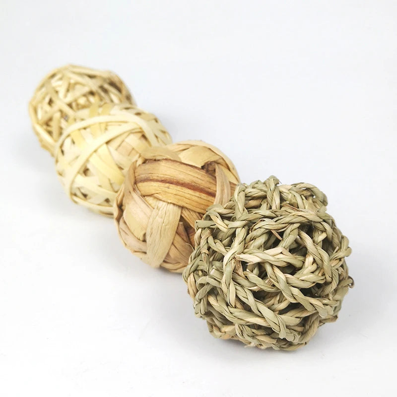 7CM Chewing Braided Natural Grass Ball